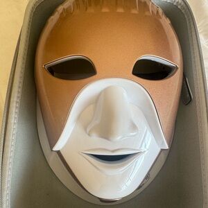 LED Light Therapy Mask - Gold and White